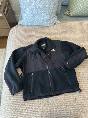 The North Face Women’s Black Denali Fleece Jacket